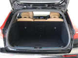 ラゲッジスペースはほぼスクエアに近い形状で、リアサスペンションの張り出しもありません。かさばる荷物でも気にせずに積み込めて、クラス最大級の積載能力を無駄にすることなく有効に活用できる空間です。