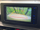 【バックカメラ】駐車時に後方がリアルタイム映像で確認できます。大型商業施設や立体駐車場での駐車時や、夜間のバック時に大活躍!運転スキルに関わらず、今や必須となった装備のひとつです!