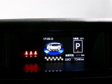 カラーヘッドアップディスプレイ付き。少ない視線移動で情報を確認できるので、運転の疲労軽減に繋がりますよ♪