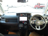 オシャレなインテリアで運転する気分も盛り上がりますよね^^