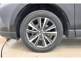 純正なので車に似合うデザインになっていますね。スタッドレスタイヤもご相談下さい。