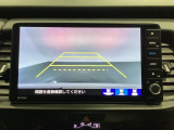 バックでの車庫入れも安心です! リアカメラが付いているバックモニター付のナビを装備しております。操作線もついており距離感も画面から確認できます。