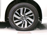 純正のアルミホイール装着車です。タイヤサイズは165/65R14です。