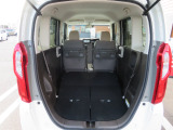 後部座席を収納するとご覧のとおり!大容量の荷室が完成です!