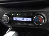 車内の温度管理に便利なオートエアコン☆