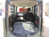 リヤシートも全車消毒済み。シートを倒すと広々室内空間★助手席を倒すと長さのあるDIY資材なども積み込み可能。