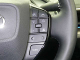 【レーダークルーズコントロール】(全車速追従機能付)付きです。車速に応じて追従支援してくれるので、ロングドライブも快適です。詳細は販売店スタッフまでおたずねください。