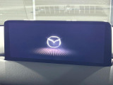 【マツダコネクトナビ】車内の雰囲気にマッチした一体型タイプのナビ。各種車輌設定やBluetooth再生等、様々な機能が楽しめます。直感的なダイヤル操作が可能で、使い勝手も良好です。