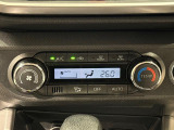 作動状態が一目でわかる液晶ディスプレイ付きAUTOエアコンを装備しています♪室内の温度を設定するとセンサーが室温を感知して、温度、風量を自動的にコントロ-ルして快適な空間を作ってくれます!