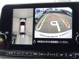 【アラウンドビューモニター&バックモニター】クルマを真上から見下ろしているかのような映像が表示され、周囲の状況がひと目で把握できるので、安心してスマートに駐車できます。駐車が苦手な方にオススメです!