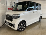 車幅いっぱいに伸びたフロントアクセサリLEDがボディーのワイド感を強調