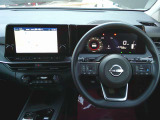 スタイリッシュな運転席になっています。