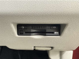ETC付きです。高速道路料金所での小銭の出し入れや雨天時における窓の開け閉めなどの煩わしさが解消できます。料金所の通過もスムーズで快適ですよ。