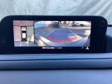 狭い場所での駐車やすれ違いなどでより的確な運転操作に役立つ360&deg;ビューモニターが装備されています。