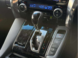 オートエアコンの完備、電子パーキング・ブレーキホールドなどお車の運転に快適な装備がたくさん盛り込まれております!