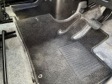運転席フロアマットも装着済みです(*&rsquo;&omega;&rsquo;*)