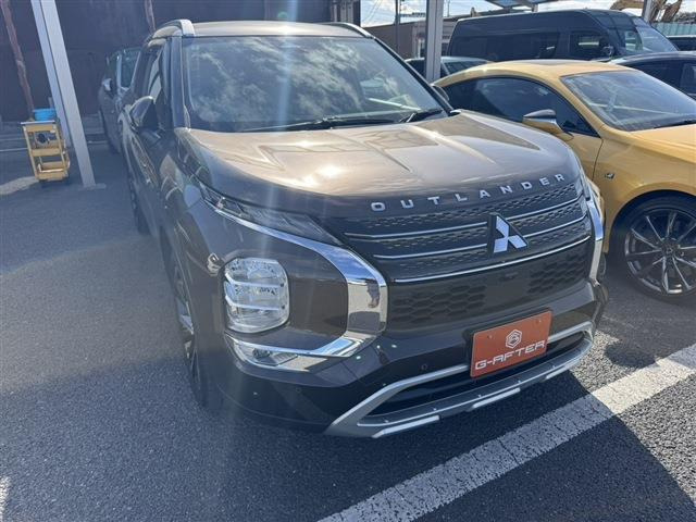 アウトランダーPHEV 2.4 G 4WD禁煙車 ワンオーナー 12.3型ディスプレイ