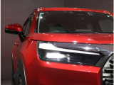視界がよくスタイリッシュなLEDヘッドライトです♪