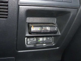 【ETC車載器】ビルドイン型で見た目もすっきりです!運転席の足元にございます。料金所での手間を解消します。通行券を取る際幅寄せに気を使う必要もありません。