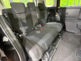 後部座席も気になるようなキズ・汚れやへたり等、大きなダメージはなく、良好な状態です。