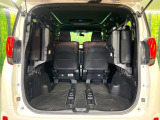 後席を格納すると、これだけの広さが!シーンに合わせたシートアレンジで、大きな荷物も積むことが出来ます♪