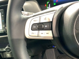 ステアリングにオーディオ操作スイッチが付いています。オーディオ画面に直接タッチしなくても操作が出来ますので、運転に集中できます。
