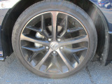 純正18インチアルミを装着!お洒落は足元から♪♪