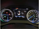 とっても見やすいメーターです。夜間時はラグジュアリーな気分にさせてくれる照明が魅力ですので、夜のドライブも楽しみになりますよ♪