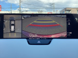 狭い場所での駐車やすれ違いなどでより的確な運転操作に役立つ360&deg;ビューモニターが装備されています。