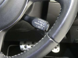 【レーダークルーズコントロール】(全車速追従機能付)付きです。車速に応じて追従支援してくれるので、ロングドライブも快適です。詳細は販売店スタッフまでおたずねください。