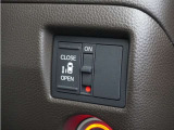 ◆片側電動スライドドア◆狭い駐車場でも乗り降りが楽々♪お子様が隣の車にドアを当ててしまう心配もございません!小さなお子様連れの方もこれで安心。
