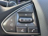 走行中の操作にステアリングスイッチが便利です。