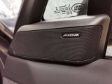 【Meridianサウンドシステム】イギリスの老舗オーディオブランドで音質が良く、ドライブ中の音楽をより一層楽しませてくれます。