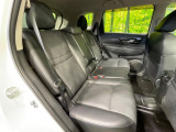 後部座席も気になるようなキズ・汚れやへたり等、大きなダメージはなく、良好な状態です。