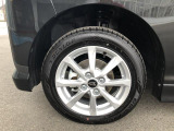 オシャレは足元から。14インチアルミホイールはいてます。