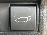 【パワーバックドア】スマートキーや運転席のボタンを押すだけでリアゲートが自動で開閉します!荷物を持っている時や、高い位置にあるバックドアを閉める際に便利な機能です♪