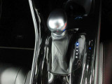 ハイブリッドカーは初めてという人も大丈夫!ガソリン車と同じ感覚でシフト操作できます!