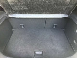 トランクスペースもご覧のとおり広々しております☆SUVならではの使いやすいトランクスペースに夢と希望以外に荷物もしっかり載せることができます☆