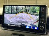 【バックカメラ】駐車時に後方がリアルタイム映像で確認できます。大型商業施設や立体駐車場での駐車時や、夜間のバック時に大活躍!運転スキルに関わらず、今や必須となった装備のひとつです!