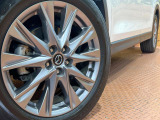 【純正19インチアルミホイール】外観にマッチした純正アルミホイールを装着しております。各種社外アルミホイールや、スタッドレスタイヤも取扱いしております。是非ご相談ください♪