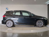 ☆BMWの前後重量配分50:50はエンジン自体をフロントタイヤよりも後ろにずらし、通常はエンジンルーム内に搭載される重量物であるバッテリーをトランクに移動させるなどして実現されています☆