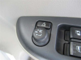 駐車時や狭い道でのすれ違い時に気を使うミラー。電動格納式ドアミラーはそんな時に便利です。