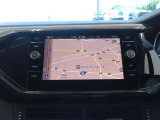 ディスカバーメディア搭載。「VW Connect」というeSIMが内蔵された画期的なシステムです。地図データなど自動で情報を更新することができるのが大きな魅力。なお、CD/DVD・TVは廃止されてます