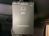 高速道路のご利用時にとても便利なETC車載器付。カードをセットするだけで高速道路を利用でき、お財布にも優しく,料金所をノンストップで通過でき便利です。