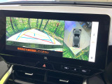 【パノラミックビューモニター】専用のカメラにより、上から見下ろしたような視点で360度クルマの周囲を確認することができます☆死角部分も確認しやすく、狭い場所での切り返しや駐車もスムーズに行えます。