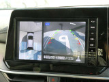 空の上から見下ろすように車の全周囲が表示されるアラウンドビューモニター☆駐車が得意になるとお出掛けも楽しくなります♪