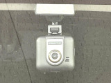 【ドライブレコーダー】ドライブレコーダー装備!走行中はもちろん、あおり運転や事故に遭遇した際、映像で記録し、万一のリスクに備えます。※記録用SDカードはお客様ご自身でご準備いただく必要があります。