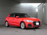 ・斜めからAudiを見るとプレス技術の高さを感じることができます。