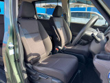 運転席は足元広々です。リラックスして運転できますね。