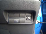 運転席の右下に各種スイッチがまとめられています。
